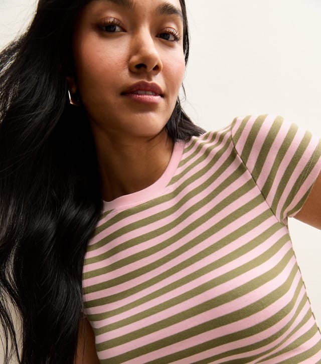 New Look Women's Green Striped Baby Tee T-Shirt New Look - 2