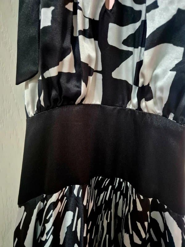 Quiz Black and white ocassion wear halterneck dress QUIZ Y2K vintage dress.