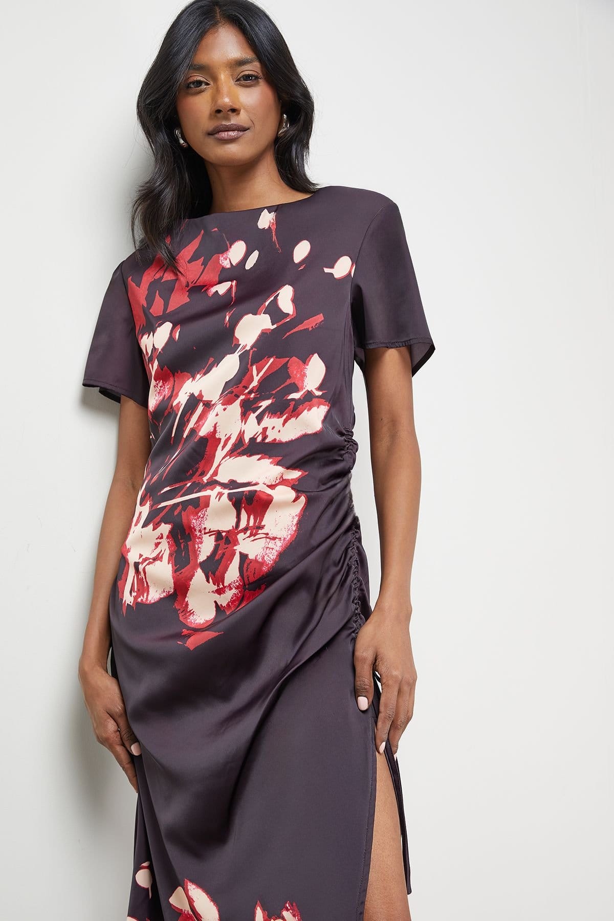 Warehouse Warehouse Women's Placement Print Crinkle Satin Ruched Midi Dress in Floral - 4