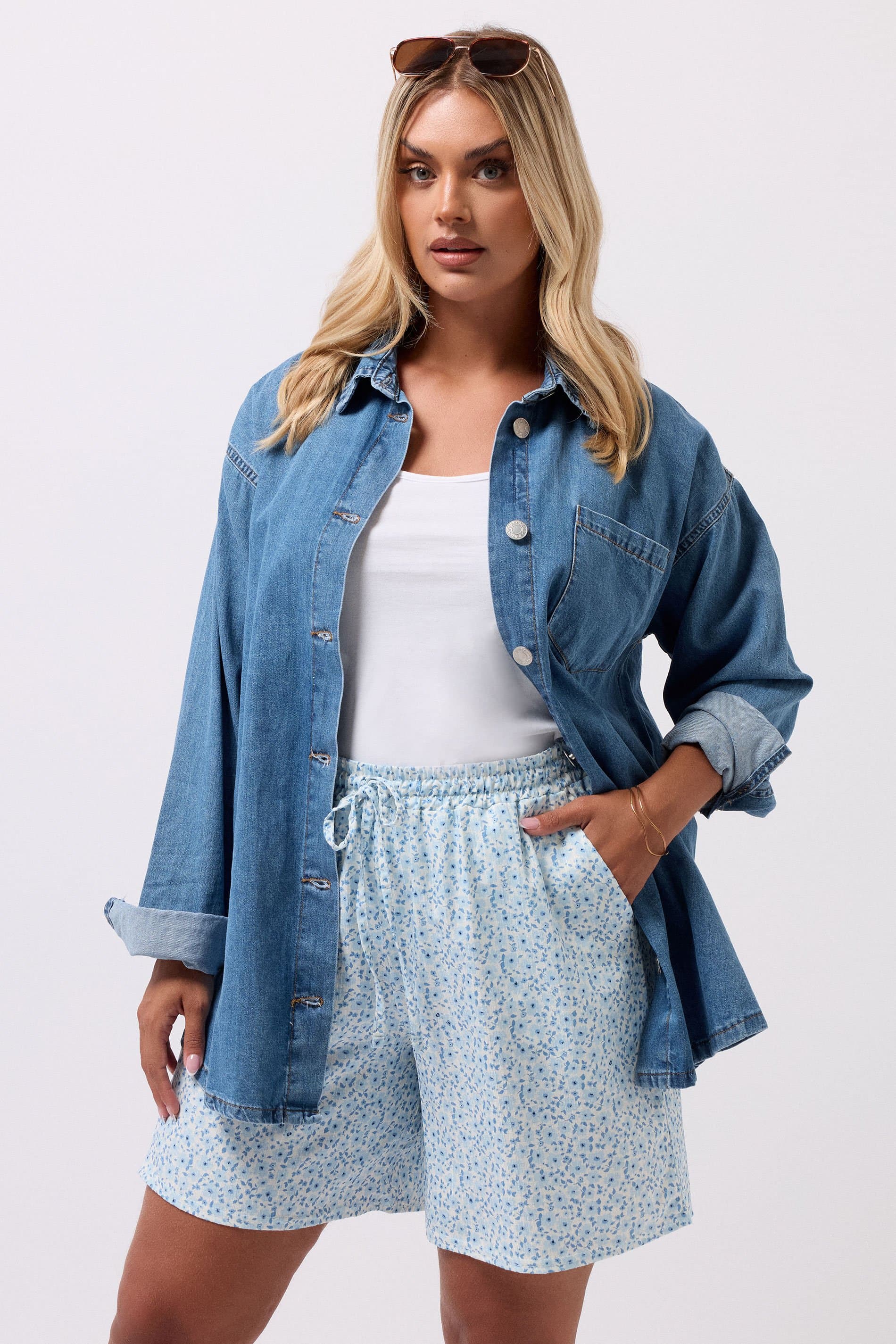 Yours Plus Size Blue Ditsy Floral Textured Shorts