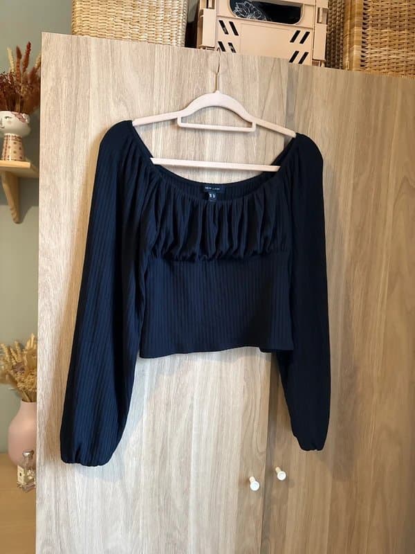 New Look New Look black ribbed long sleeve crop top