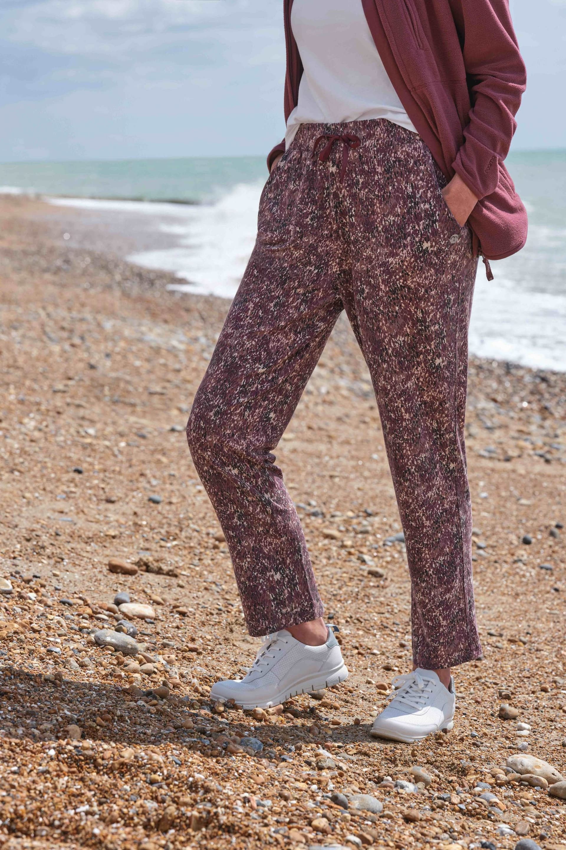 WoolOvers WoolOvers Women's Serene Tapered Leg Trouser in Maroon