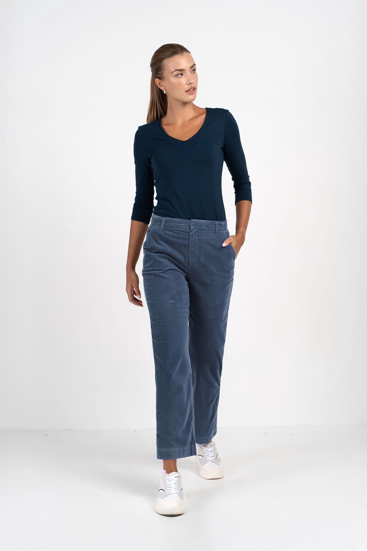 Kettlewell Kettlewell Women's Jamie Cord Straight Pants in Dark Grey