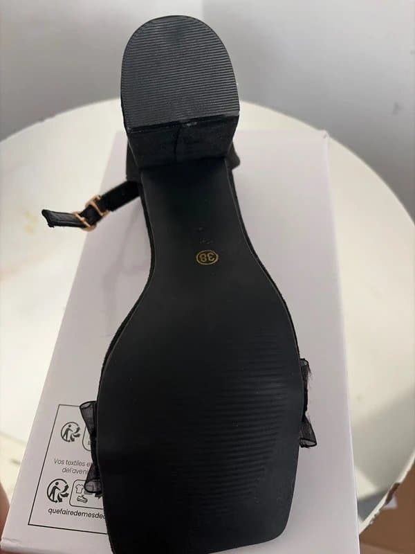 Source Unknown Women’s gorgeous sandals size eu38