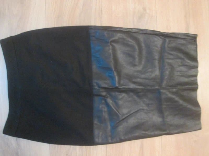 River Island River Island size 6 black faux suede / faux leather pencil slim skirt Great condition