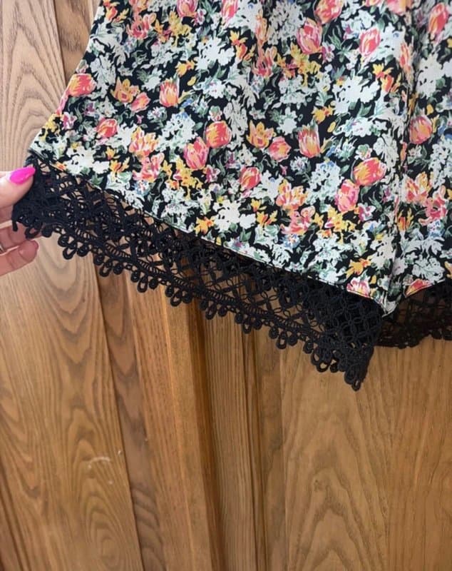 Topshop Top short floral lace shorts size 10 12 great condition small