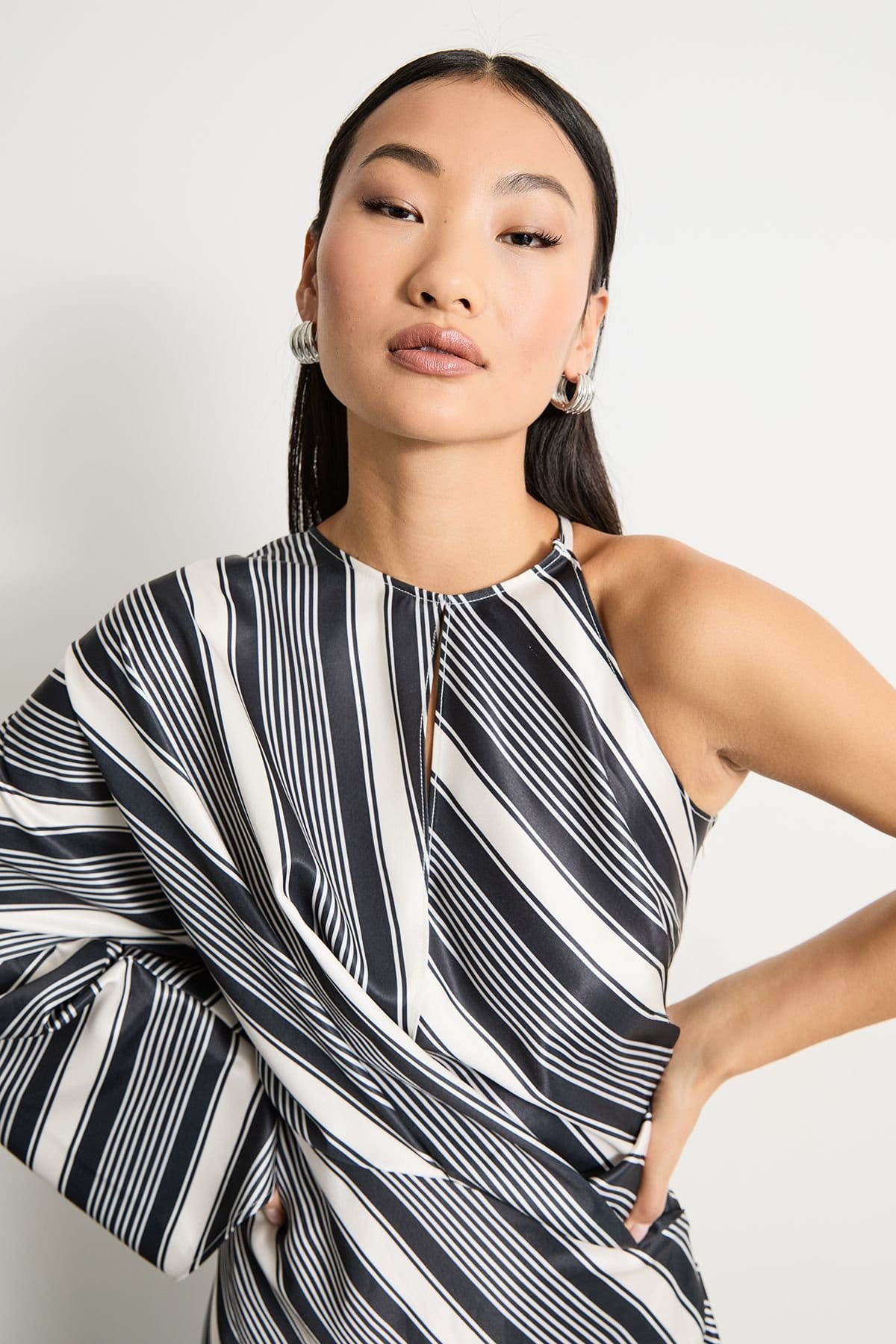 Warehouse Warehouse Women's Petite Printed One Shoulder Twist Front Keyhole Satin Maxi Dress in Stripe - 4