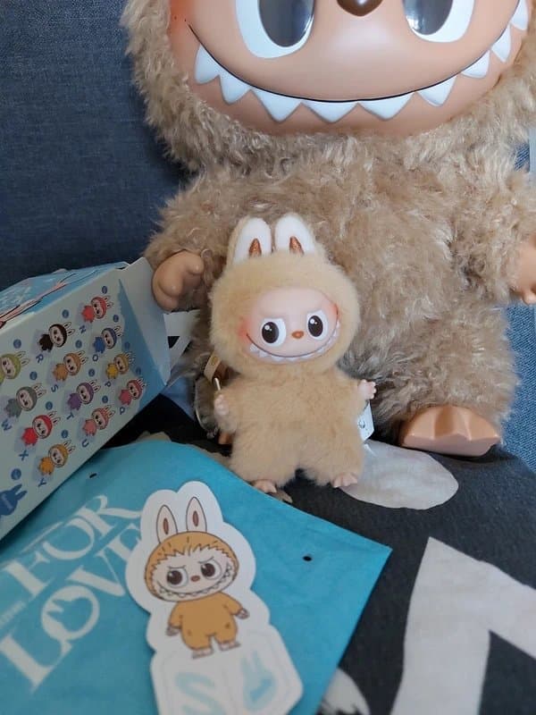 Pop Mart Pin for love labubu S for Smile