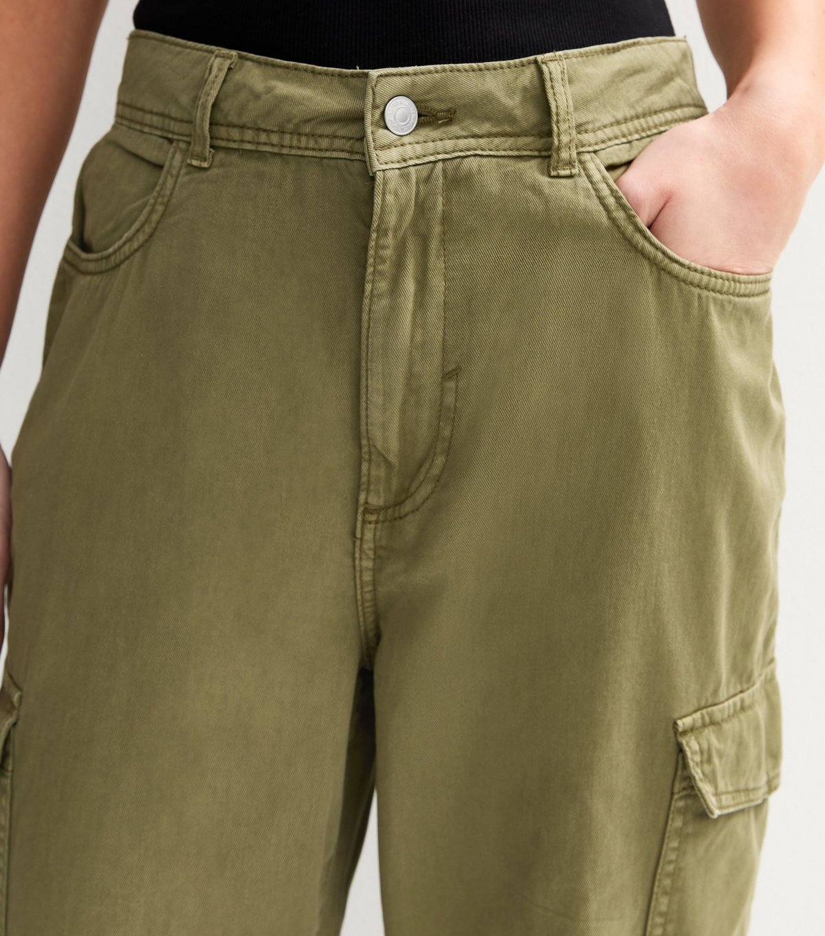 New Look Women's Khaki Denim Cuffed Cargo Trousers New Look - 4
