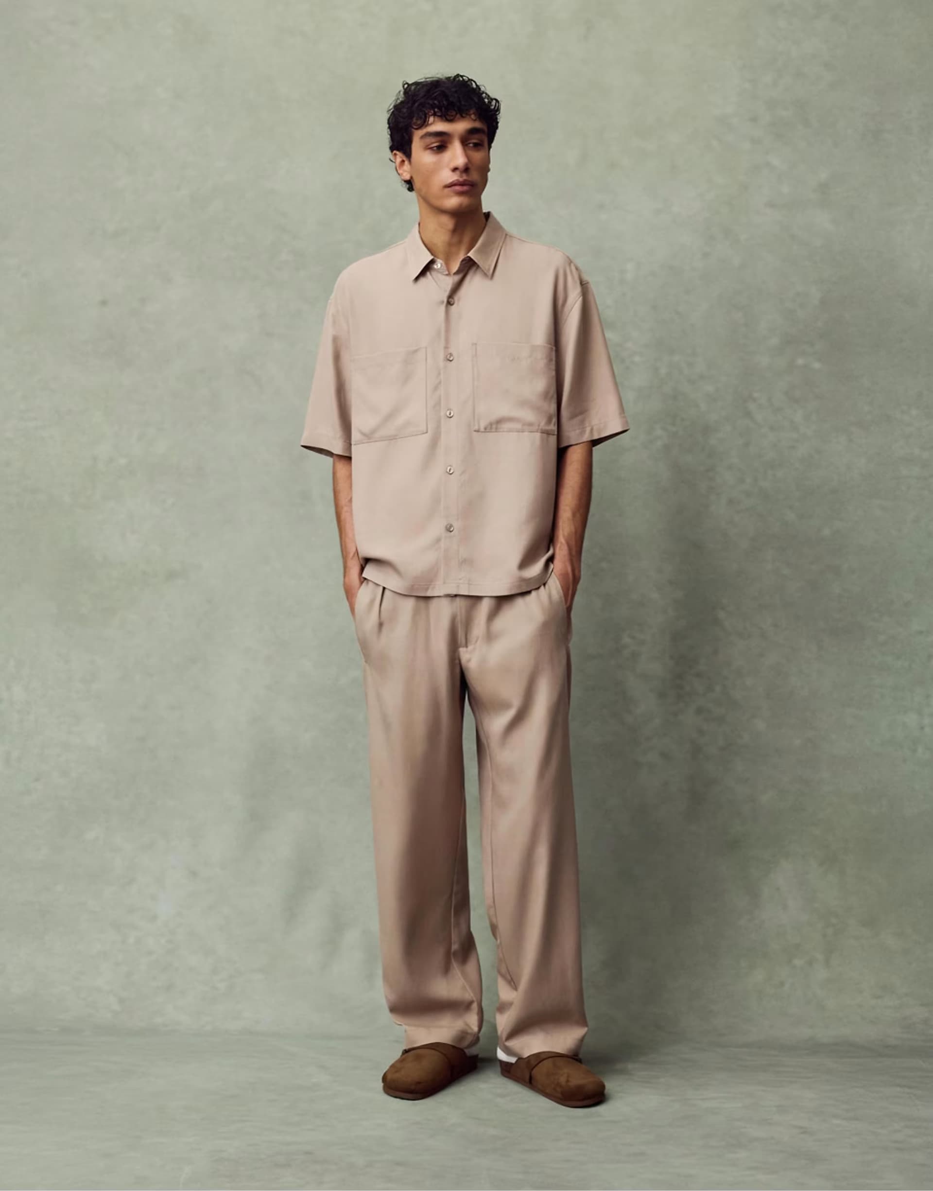 ASOS Pull&Bear Tailored fit jogger trousers in sand