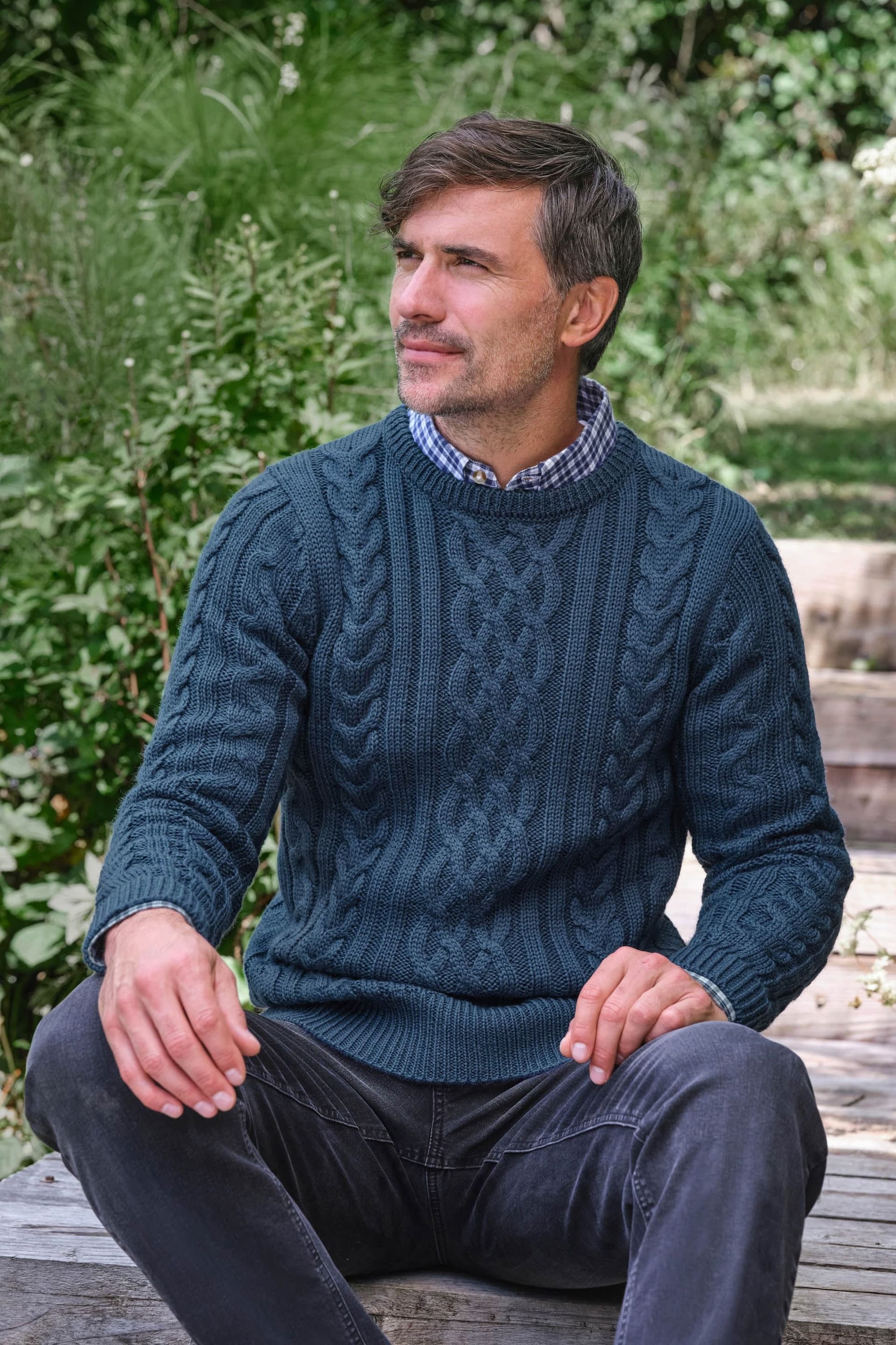 WoolOvers WoolOvers Men's Pure Wool Aran Sweater in Mid Navy