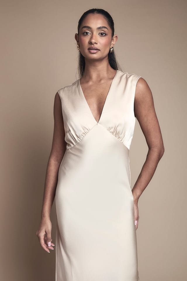 Oasis Oasis Women's Satin Open Back Detail Maxi Bridesmaid Dress in Champagne - 2