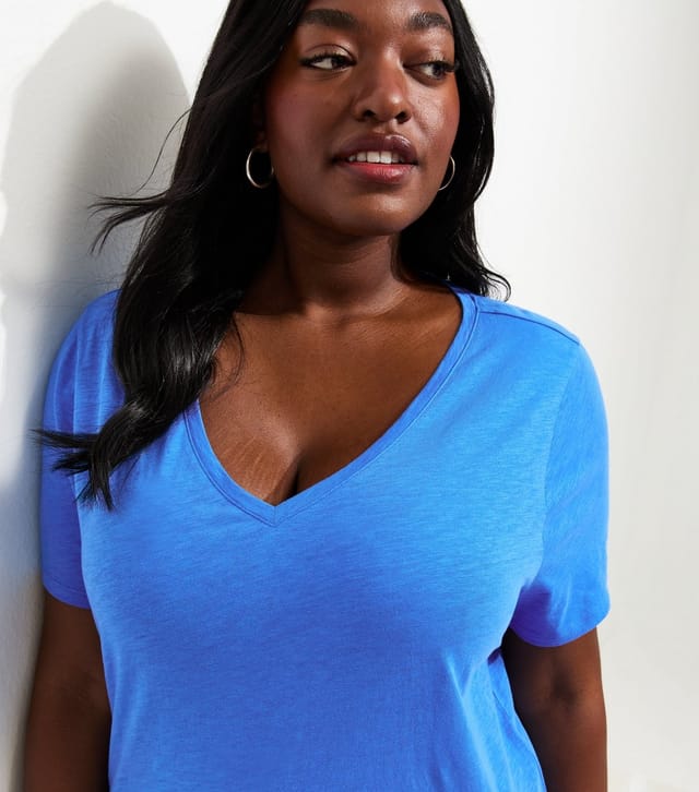 New Look Women's Plus Size Bright Blue V-Neck T-Shirt Curves New Look - 2