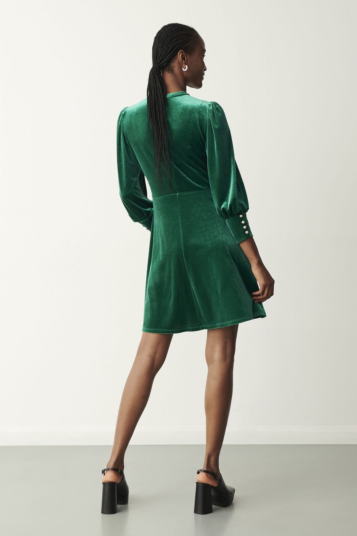 Finery London Finery London Women's Martina Velvet Mini Dress in Emerald - 3