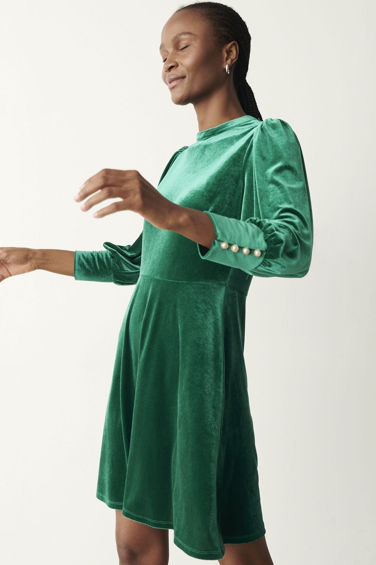 Finery London Finery London Women's Martina Velvet Mini Dress in Emerald - 4