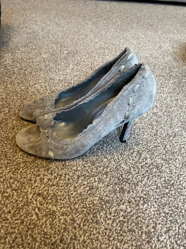 New Look Grey suede heeled shoes