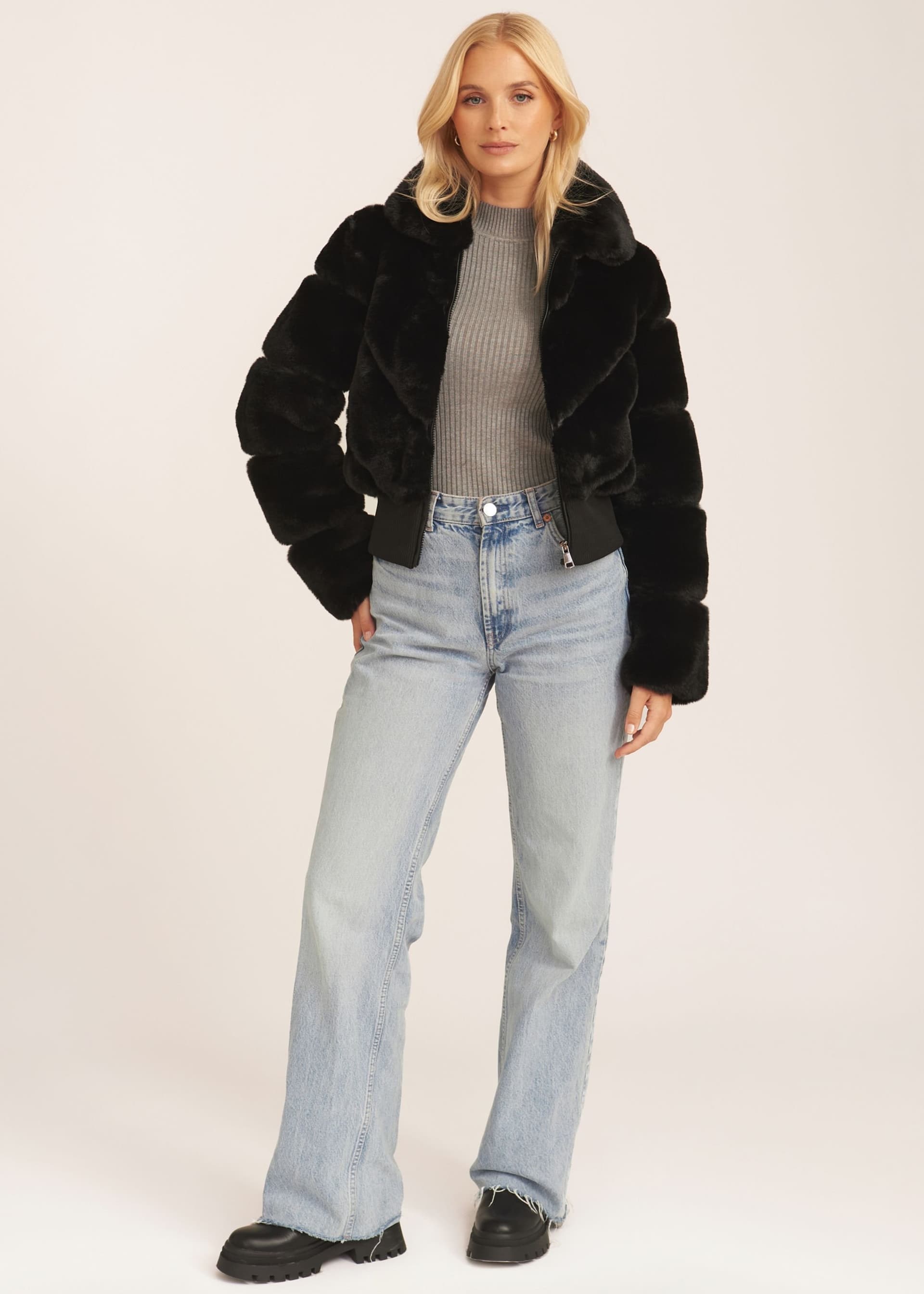 Gini London Gini London Women's Black Faux Fur Zip Front Short Jacket