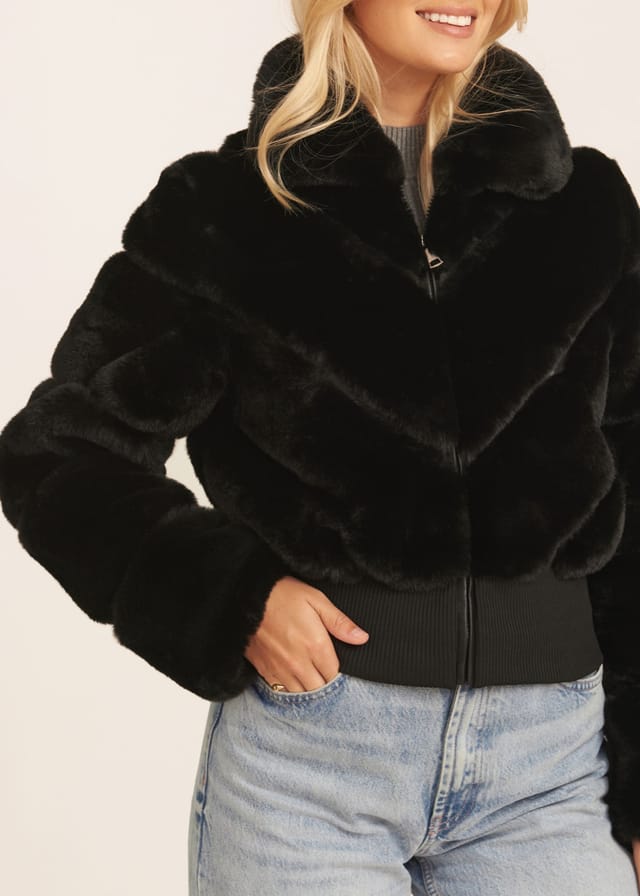 Gini London Gini London Women's Black Faux Fur Zip Front Short Jacket - 2