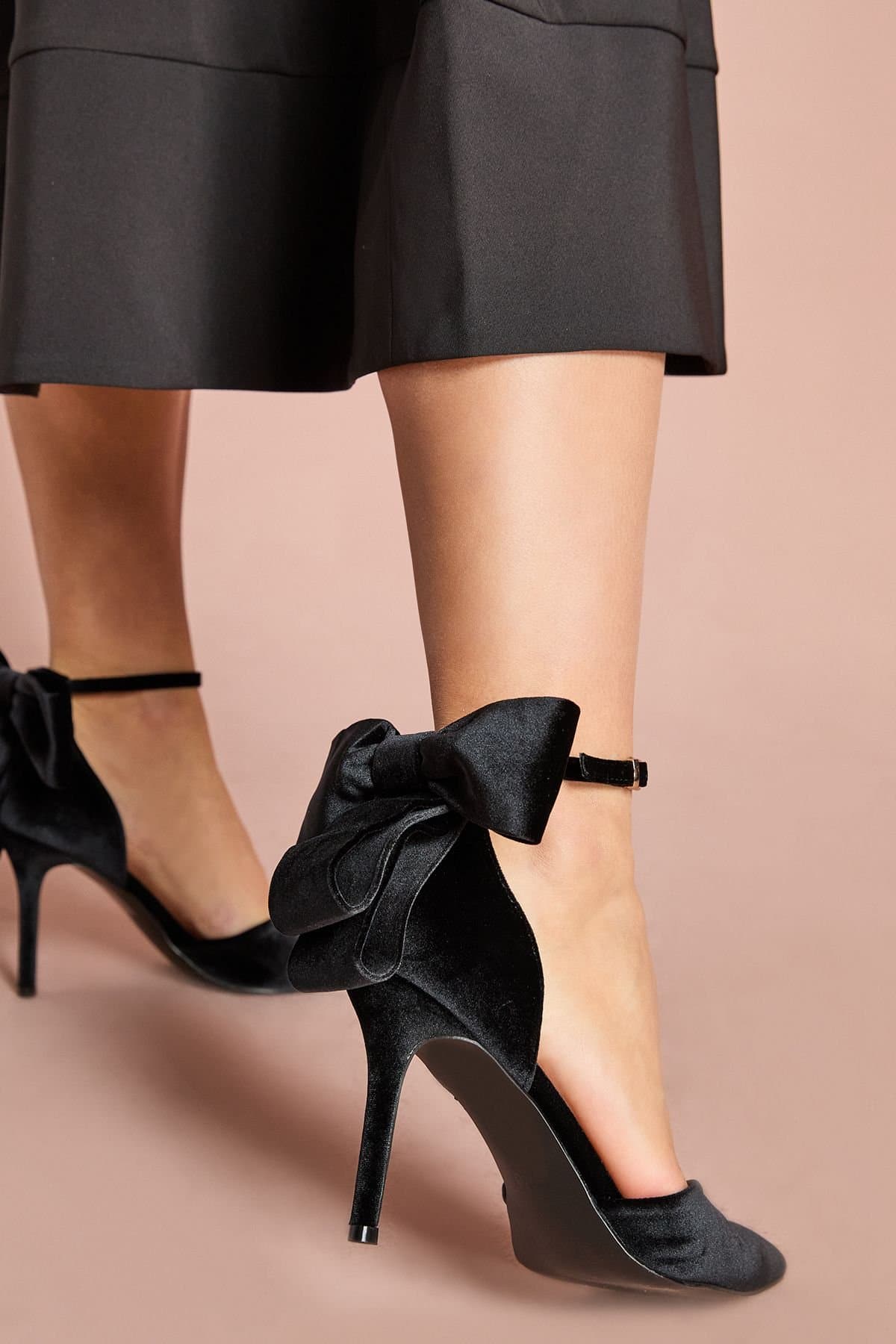 Coast Coast Women's Kittie Velvet Back Bow Pointed High Stiletto Heel Court Shoes in Black
