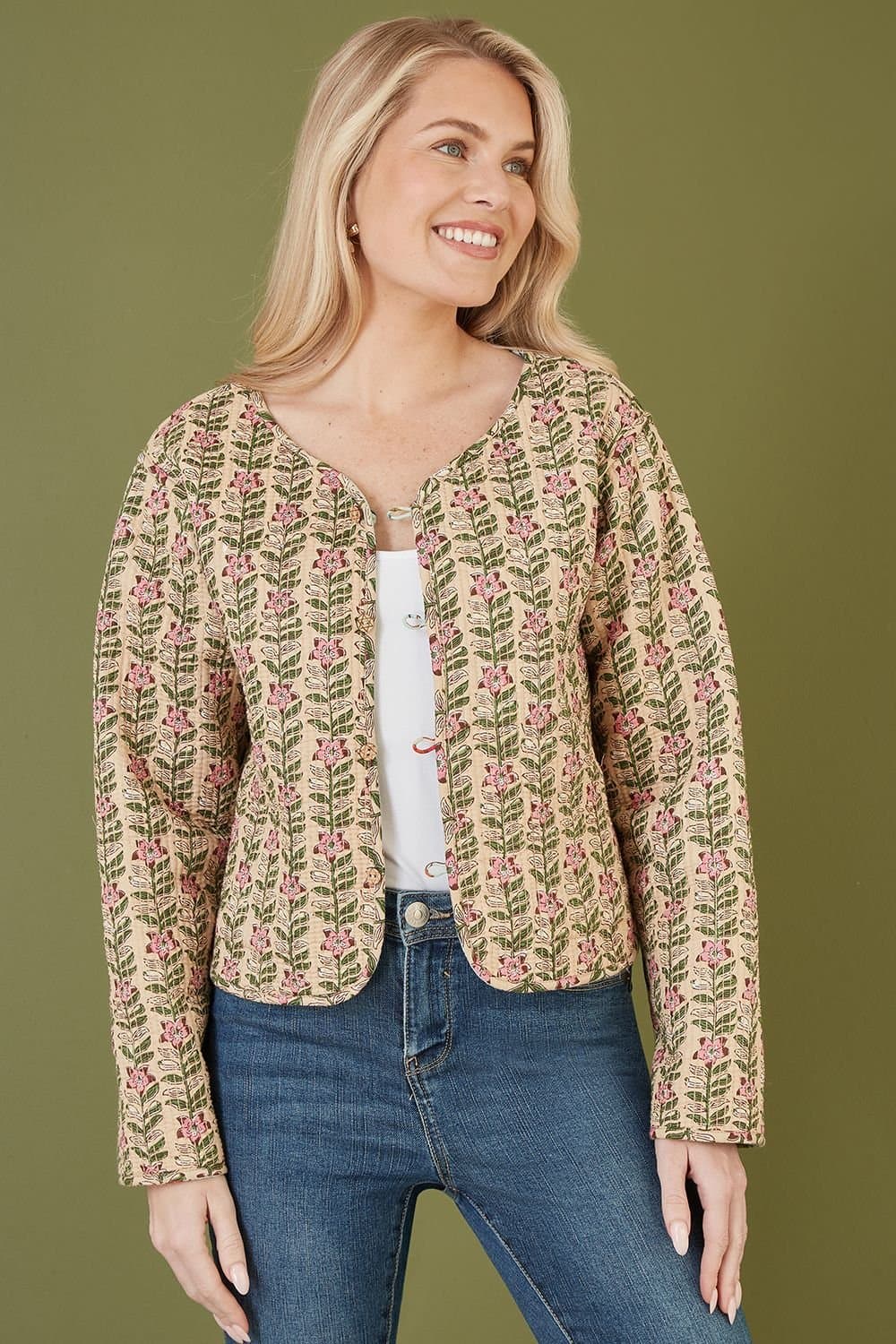 Yumi Yumi Women's Blue Floral Print Reversible Cotton Cropped Quilted Jacket in Stone