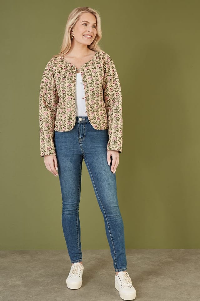 Yumi Yumi Women's Blue Floral Print Reversible Cotton Cropped Quilted Jacket in Stone - 2