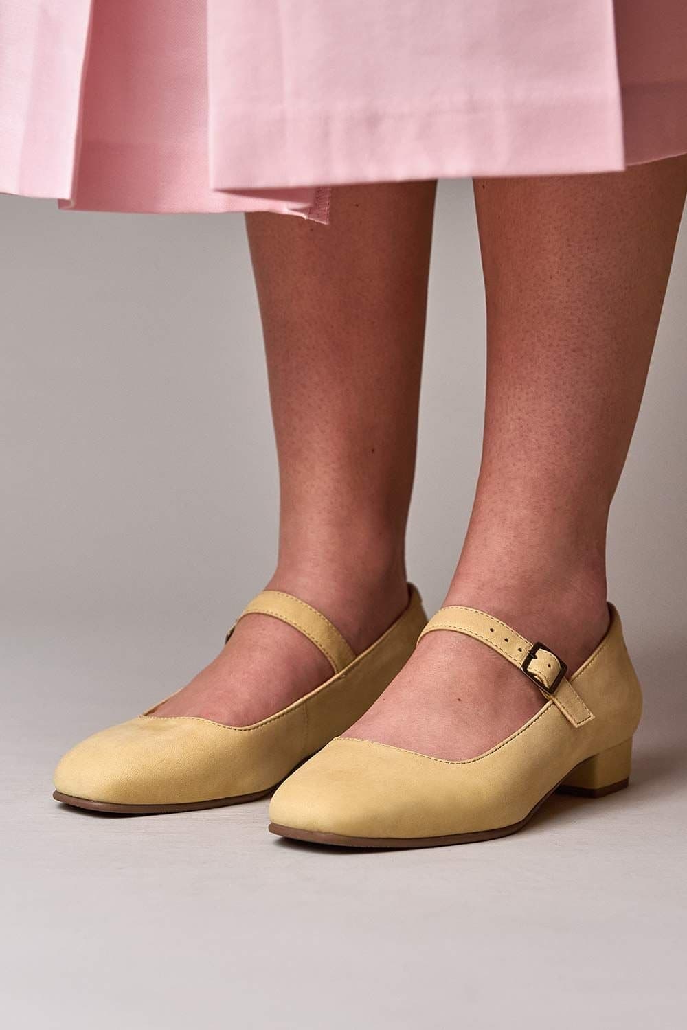 Moshulu Moshulu Women's 'Hebei' Front Buckle Block Heels in Yellow