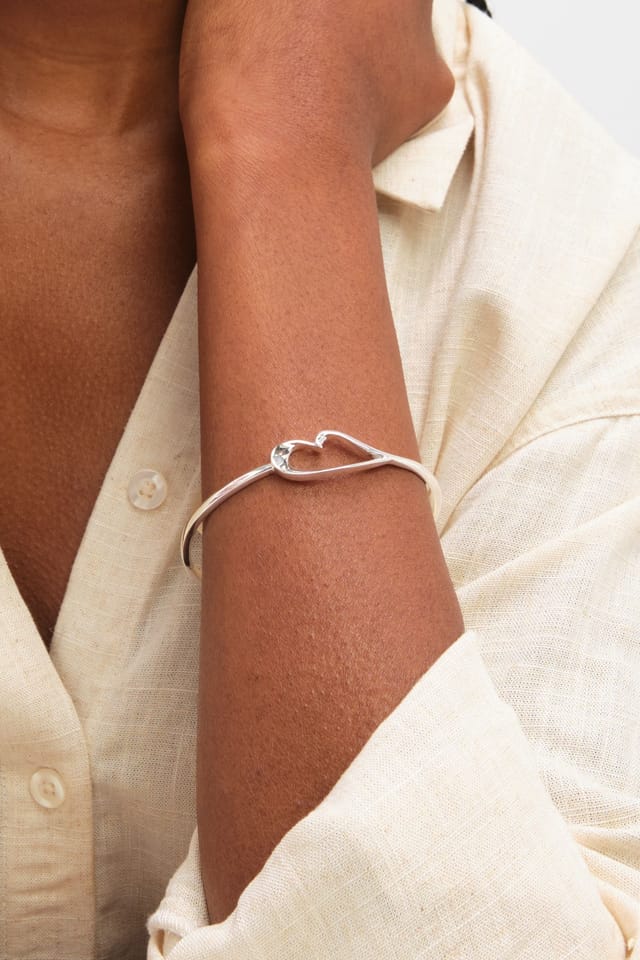 Inicio Inicio Women's Sterling Silver Plated Polished Heart Bangle - Gift Pouch - 2