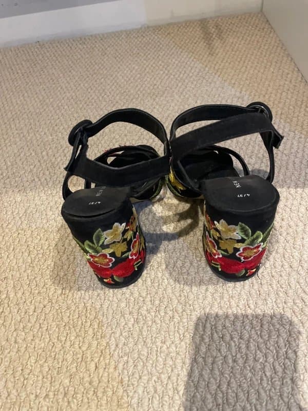 New Look Flower embroidered heels