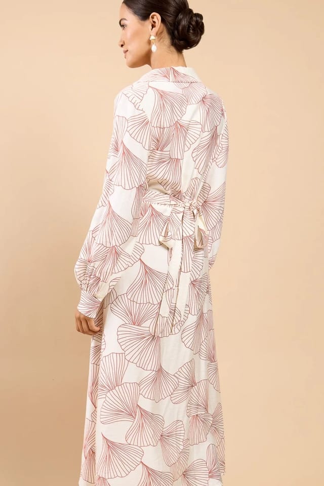 Little Mistress Little Mistress Women's Shell Print Midaxi Shirt Dress in White - 2