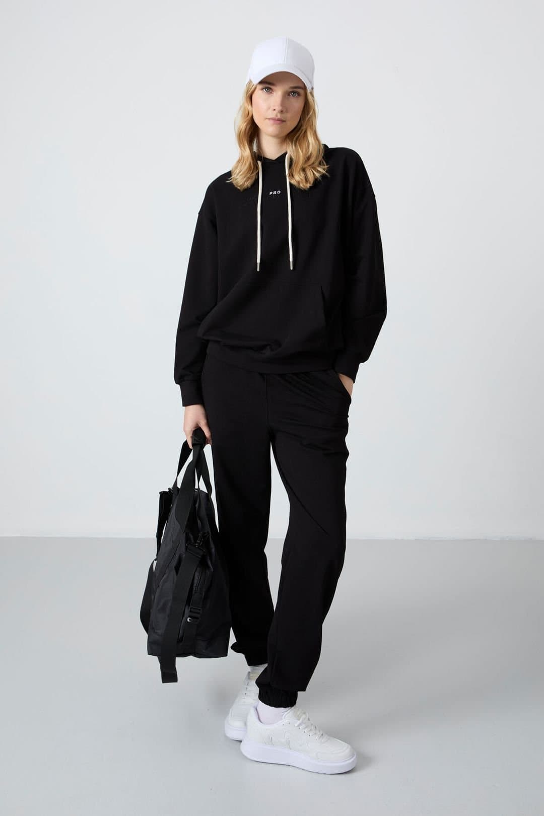 Tommy Life Tommy Life Women's Oversized Hooded Sweatshirt & Pants Set in Black