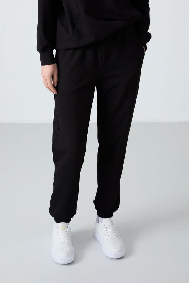 Tommy Life Tommy Life Women's Oversized Hooded Sweatshirt & Pants Set in Black - 2
