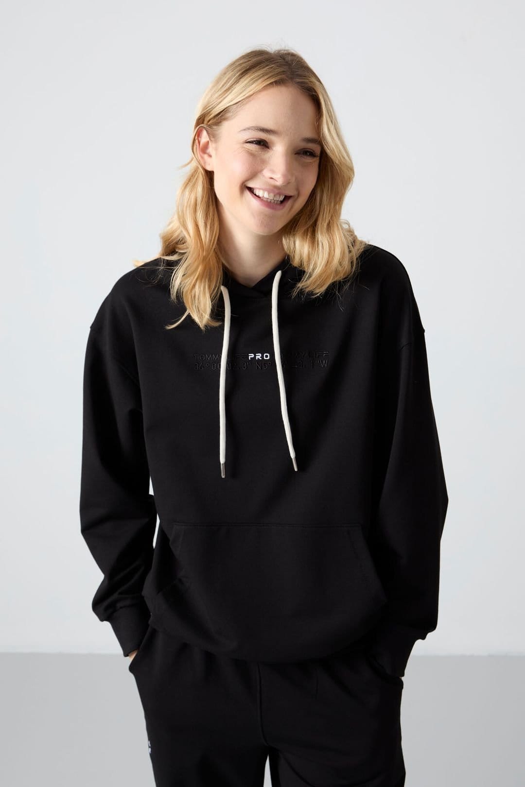 Tommy Life Tommy Life Women's Oversized Hooded Sweatshirt & Pants Set in Black - 4