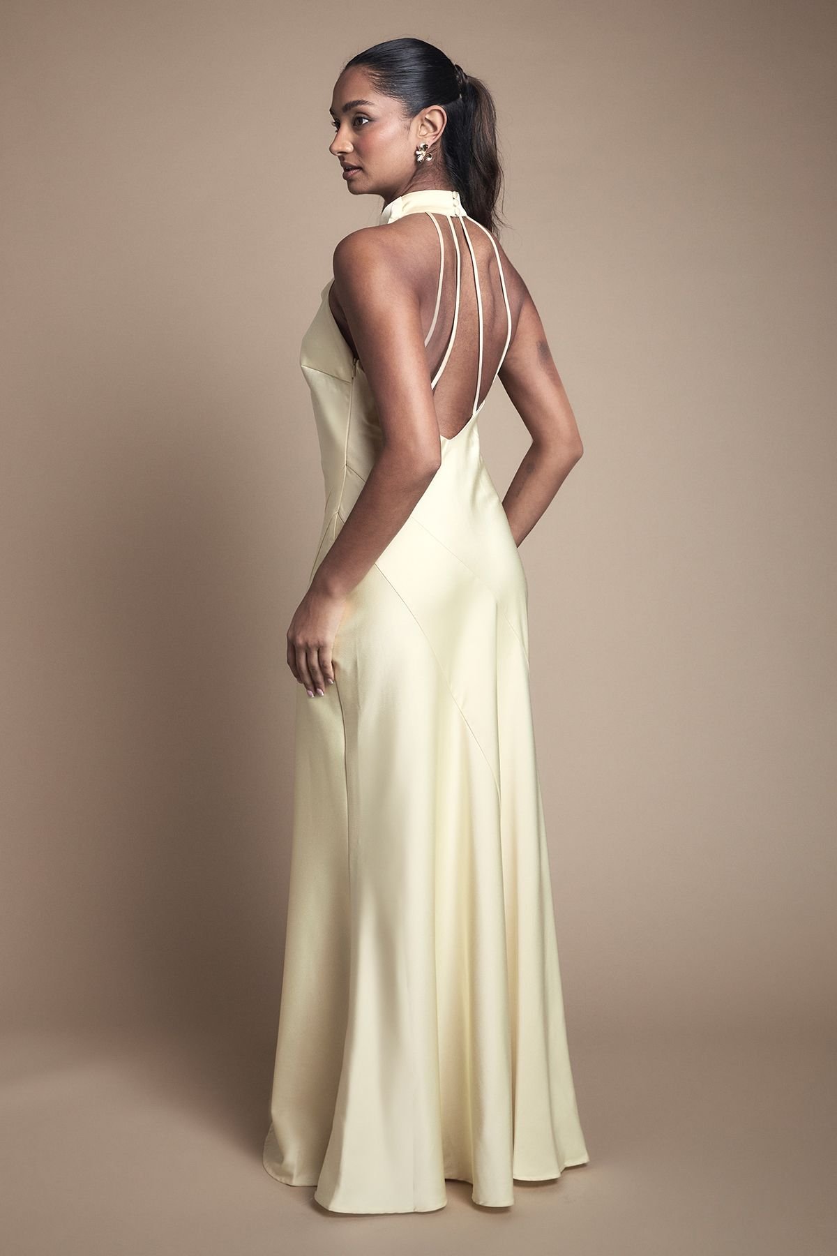 Oasis Oasis Women's Cowl Halterneck Satin Maxi Bridesmaid Dress in Lemon - 3