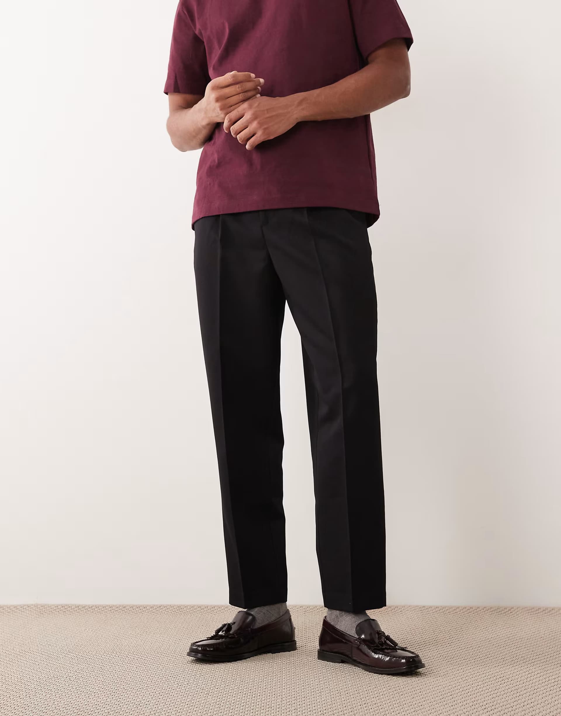 ASOS ASOS DESIGN smart pleated relaxed tapered trousers in black