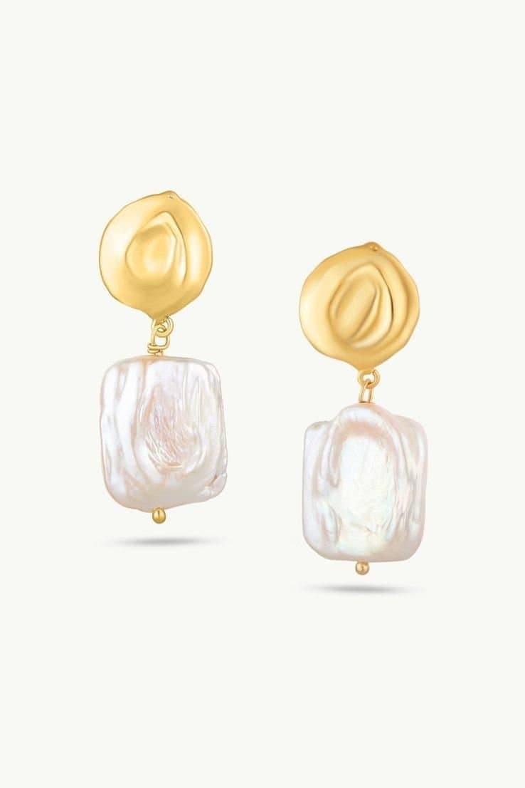 Arctic Fox & Co. Arctic Fox & Co. Gold Pearl Drop Earrings