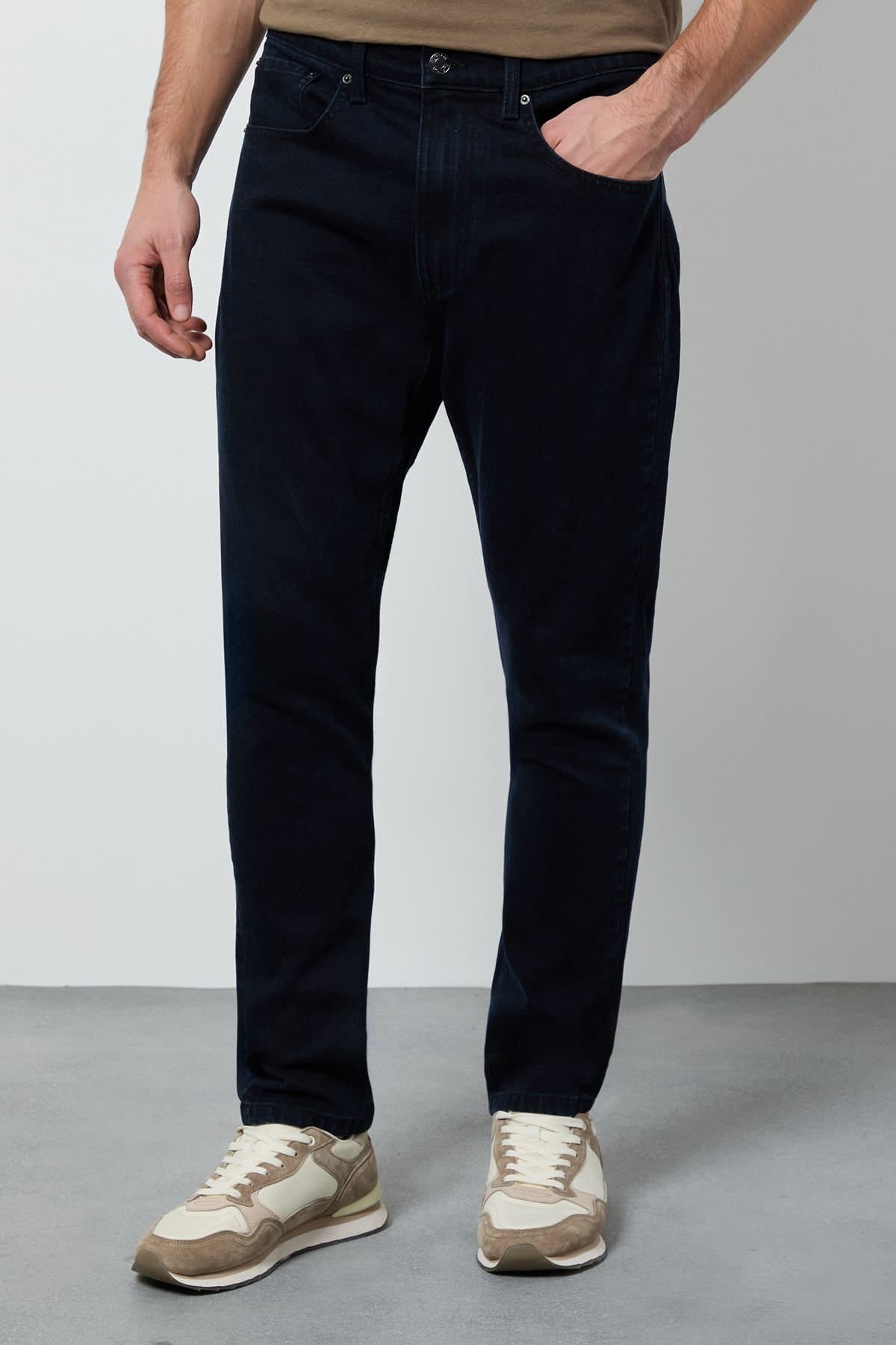 Burton Burton Men's Blue Black Rinse Wash Stretch Slim Fit Jean in Dark Blue