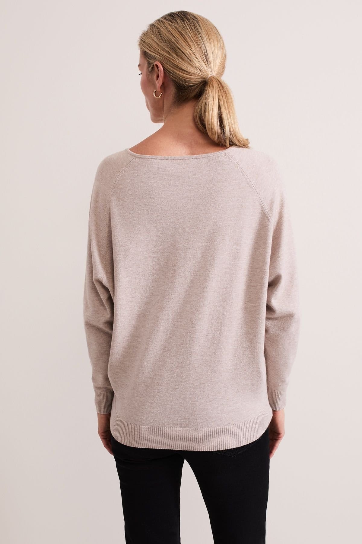 Phase Eight Phase Eight Women's Senita Fine Knit V-Neck Jumper in Cream - 4
