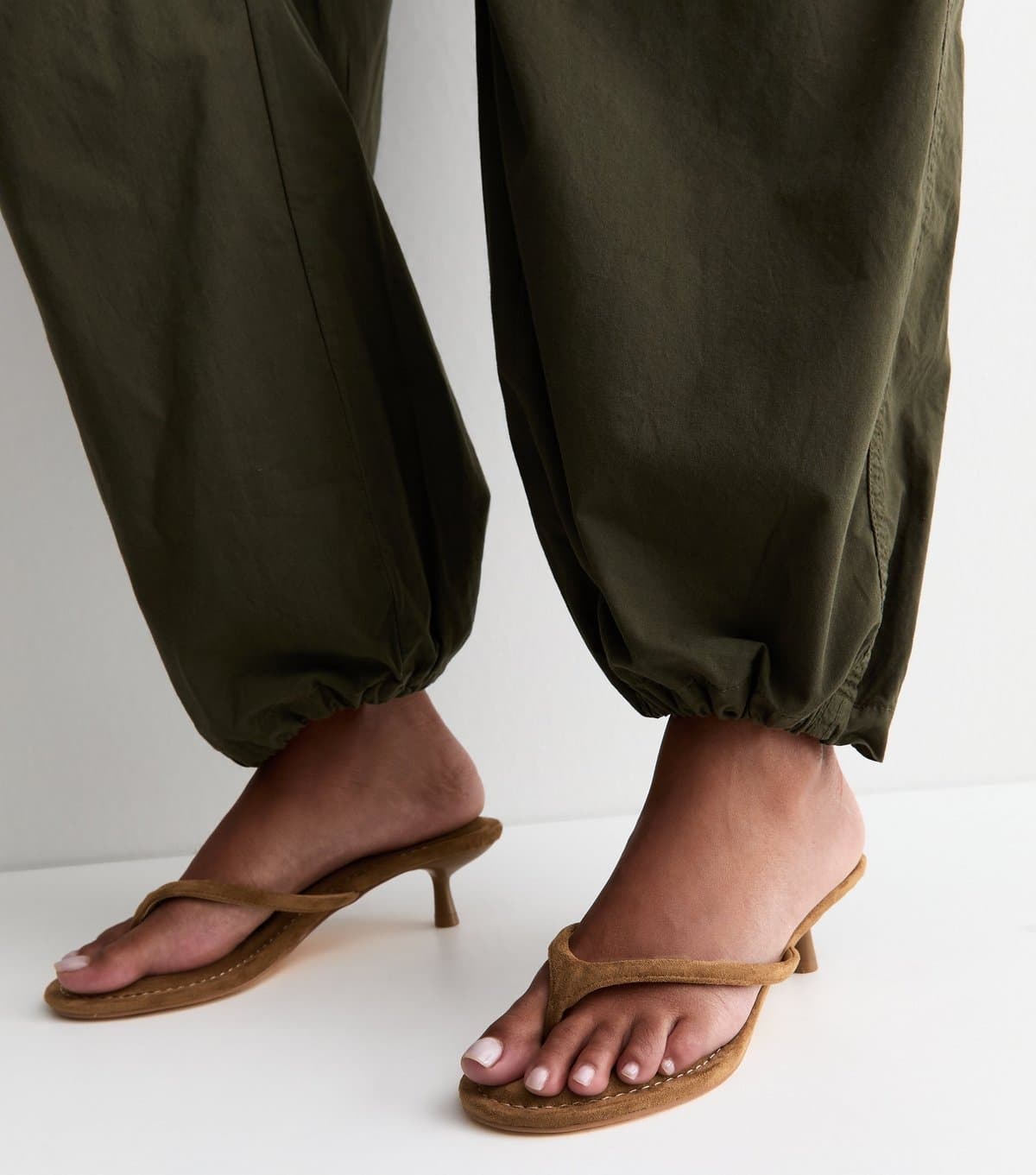 New Look Women's Tan Faux Suede Toe Post Kitten Heel Mules New Look