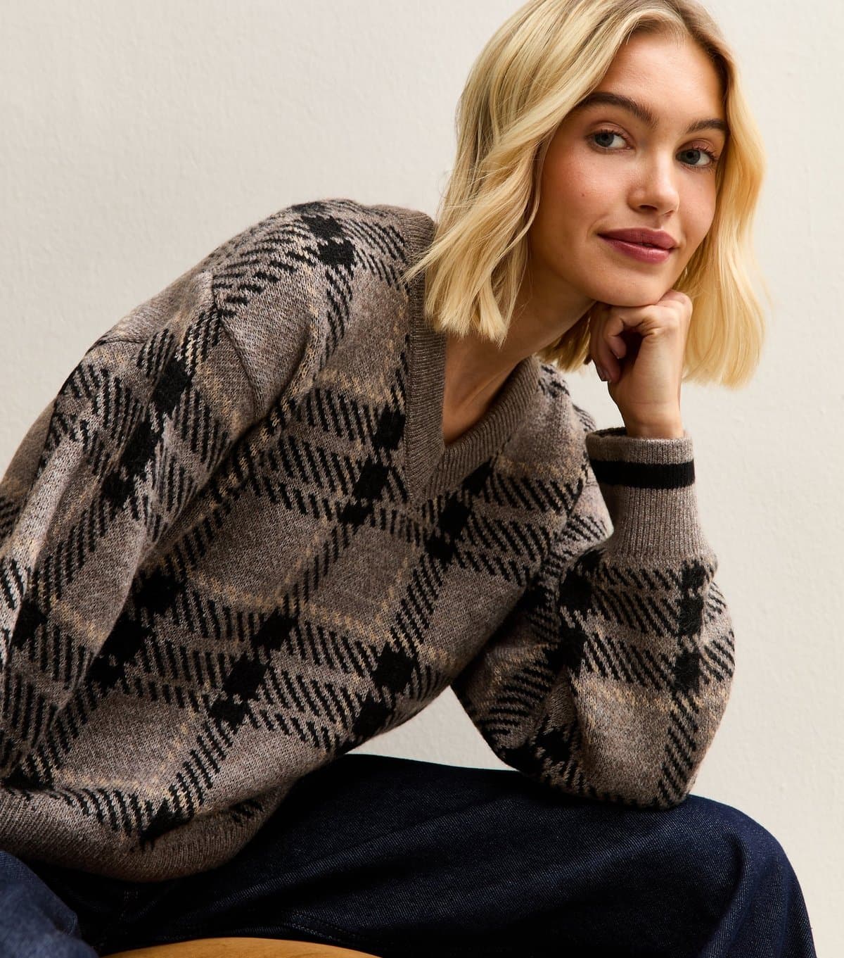 New Look Women's Brown Check V-Neck Jumper New Look