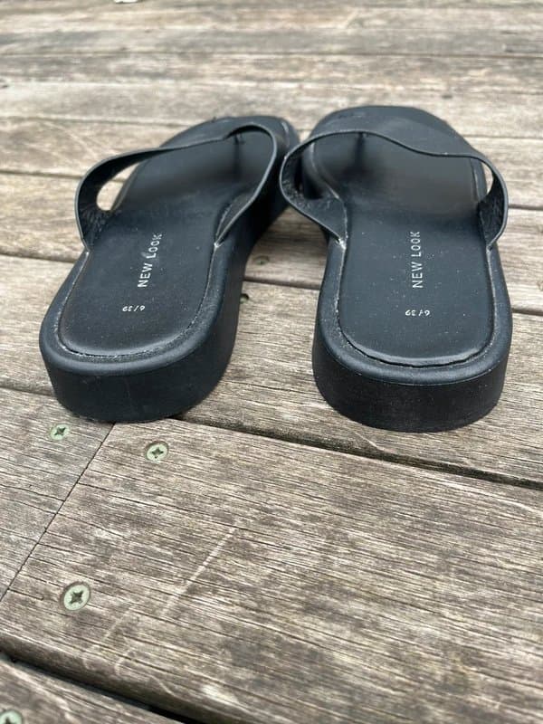 New Look Black New Look thong sandals