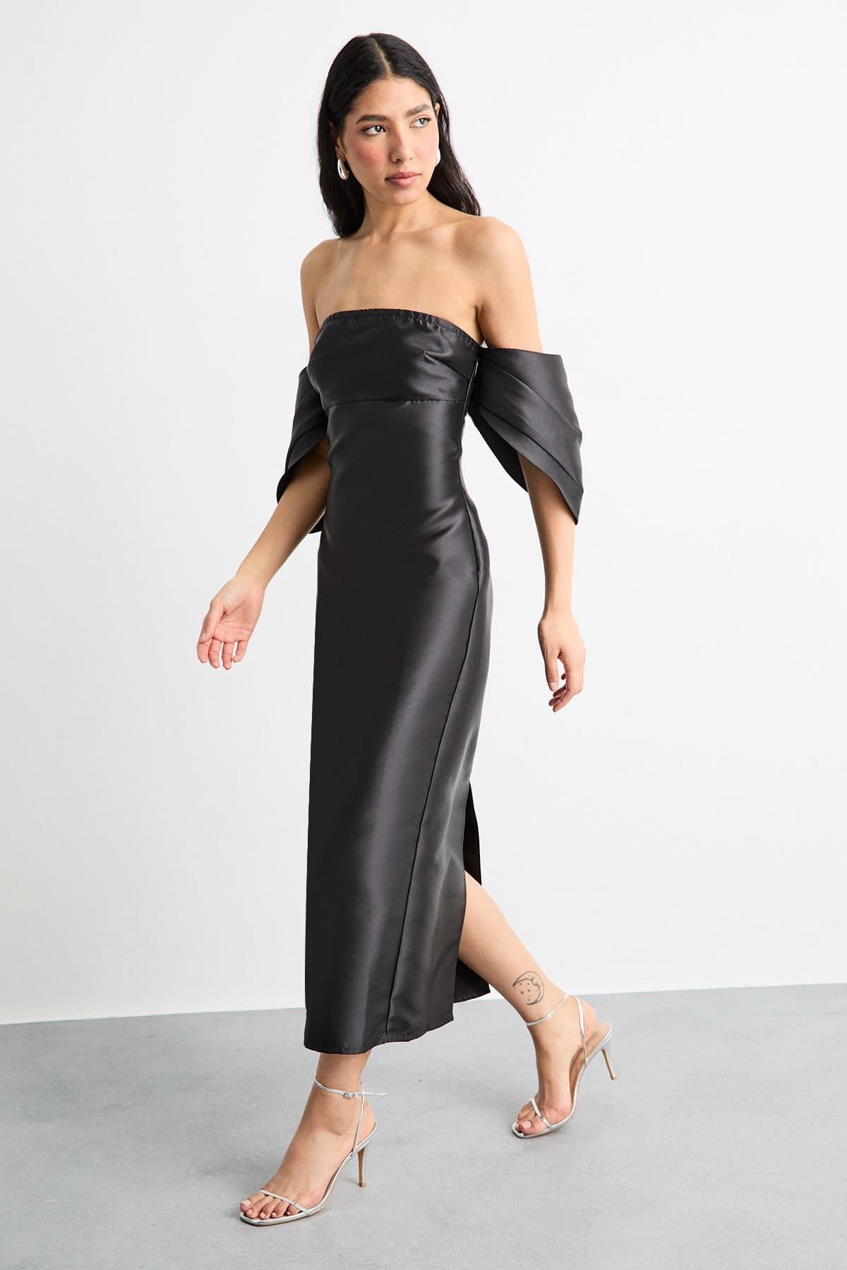 Warehouse Warehouse Women's Structured Puff Sleeve Bardot Midi Dress in Black