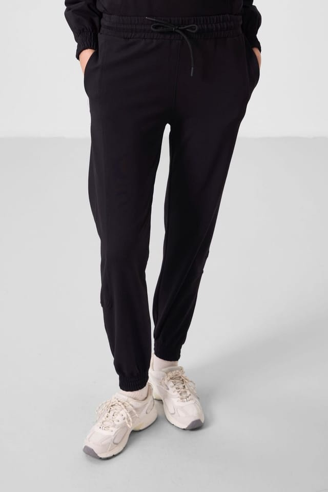 Tommy Life Tommy Life Women's Oversized Fleece Sweatshirt & Pants Set in Black - 2
