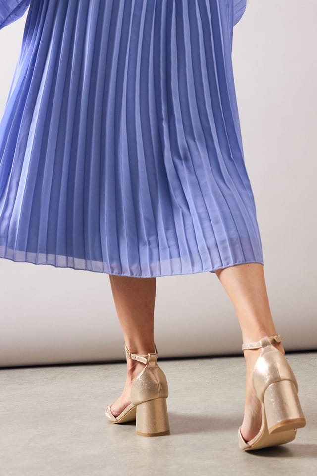 Wallis Wallis Women's Wide Fit Sophia Soft Twist Low Block Heel Sandals in Gold - 3