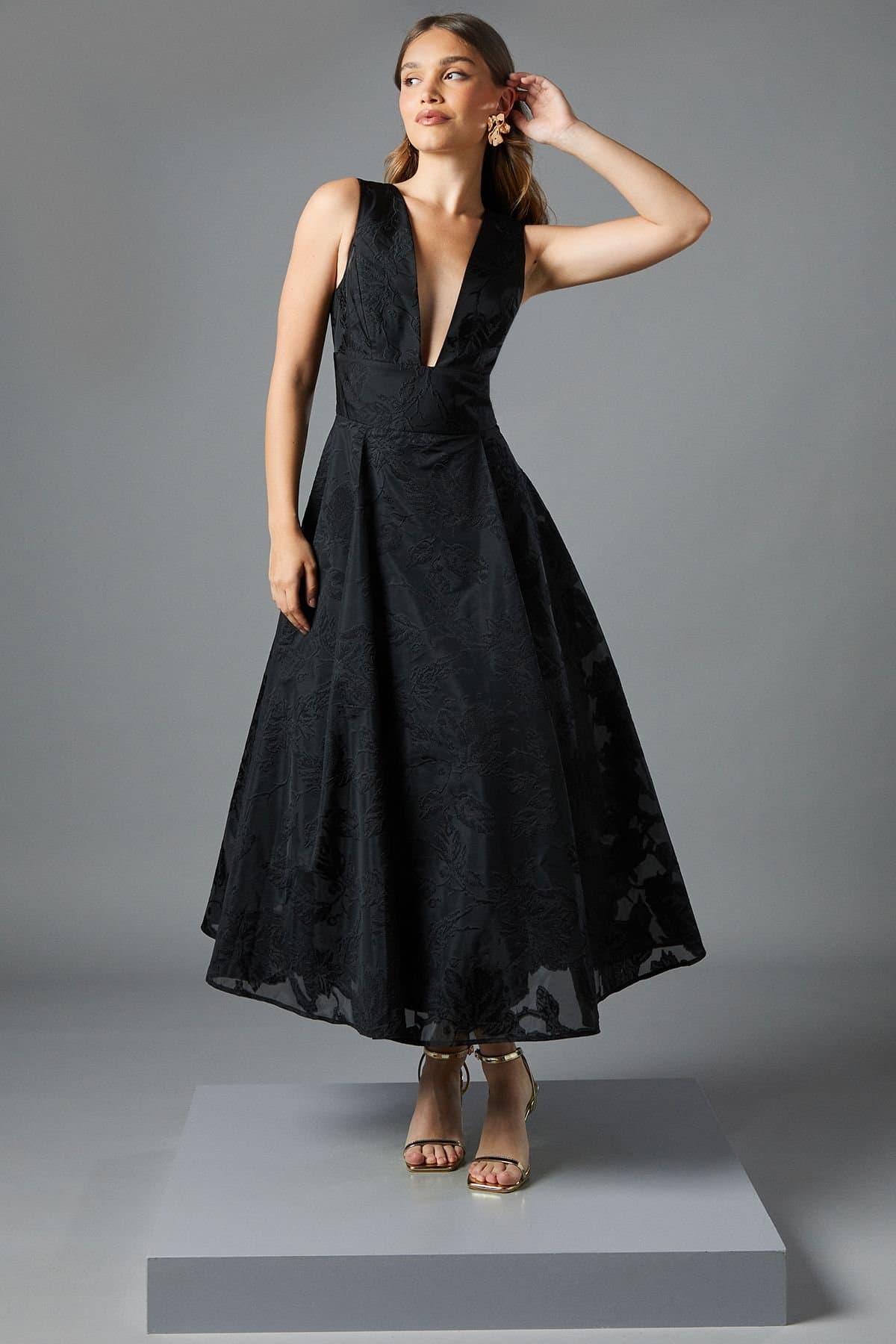 Coast Coast Women's Plunge V Full Skirted Jacquard Midi Dress in Black