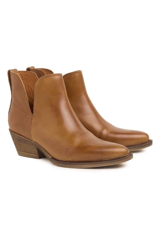 Celtic & Co Celtic & Co Women's Split Detail Ankle Boot in Light Tan - 2
