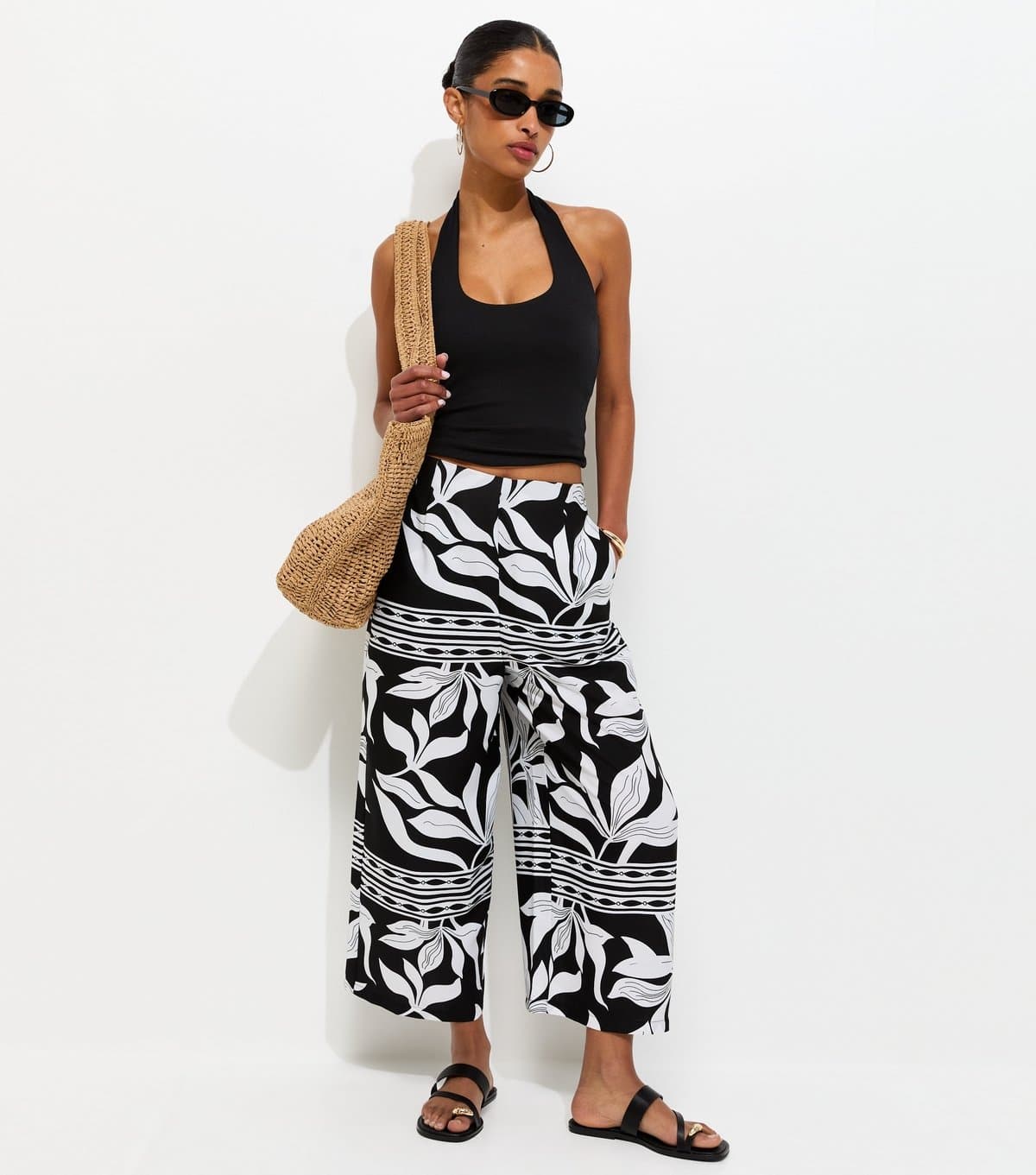 New Look Women's Black Leaf Print Cropped Wide Leg Trousers New Look