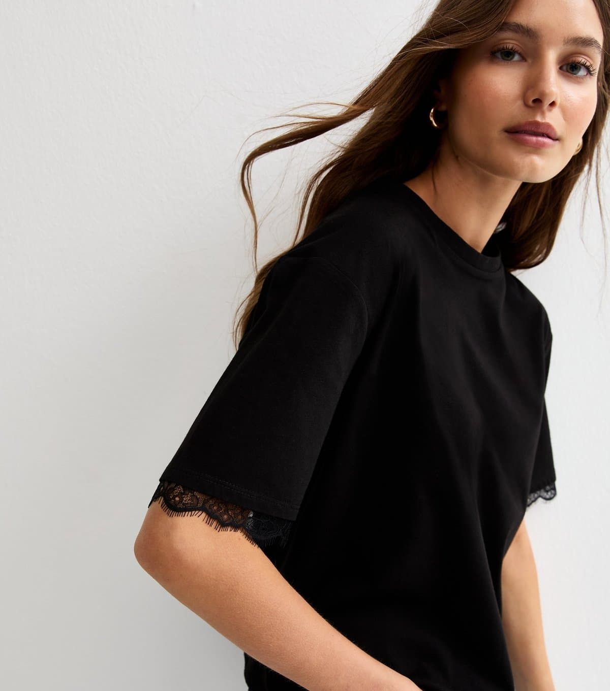New Look Women's Black T-Shirt Lace Hem Boxy T-Shirt New Look