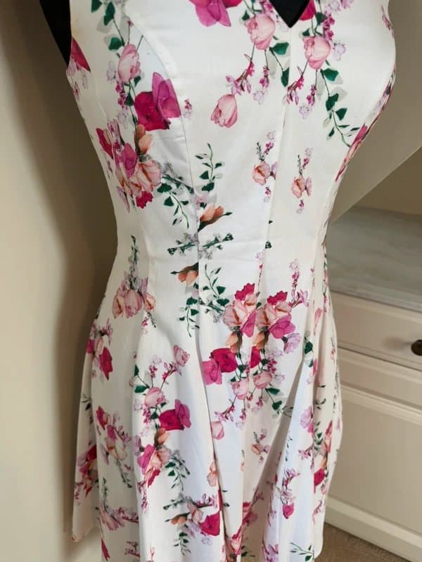 Coast Coast White Pink Floral Print Fit Flare Mini Midi Dress Size 10 Summer Wedding Guest Races