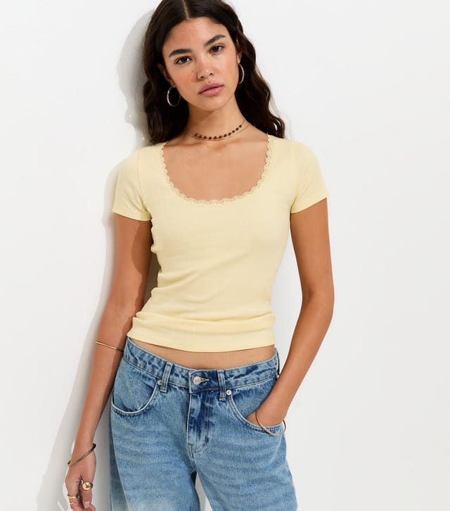 New Look Women's Yellow Lace Trim Scoop Neck T-Shirt New Look - 2