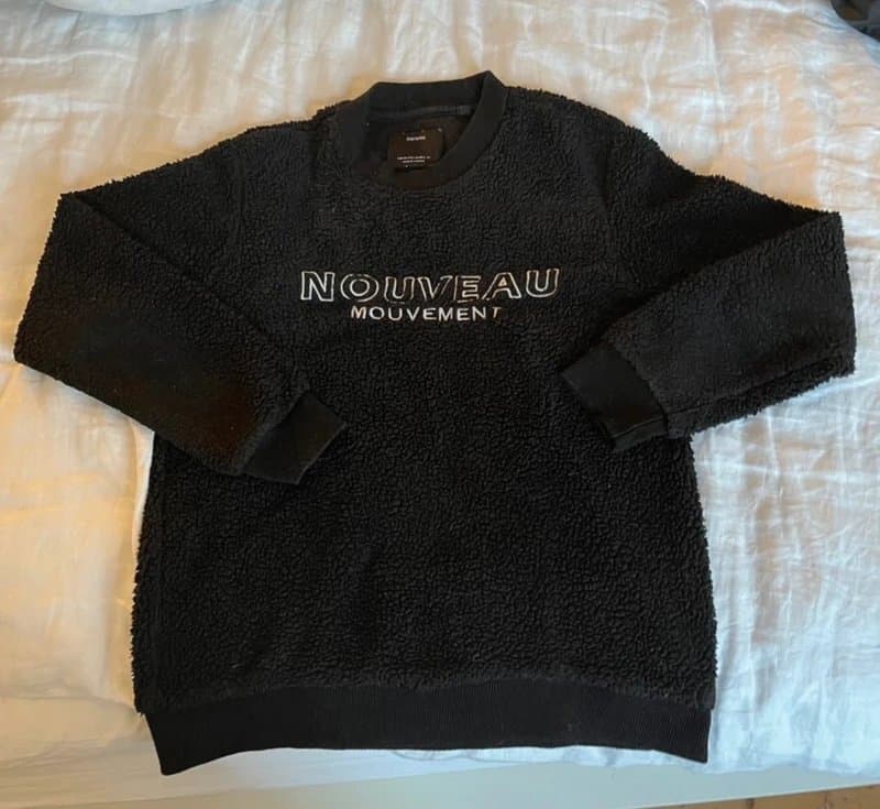 Bershka Black “Nouveau Movement” Fleece - Sweatshirt in Textured Knit